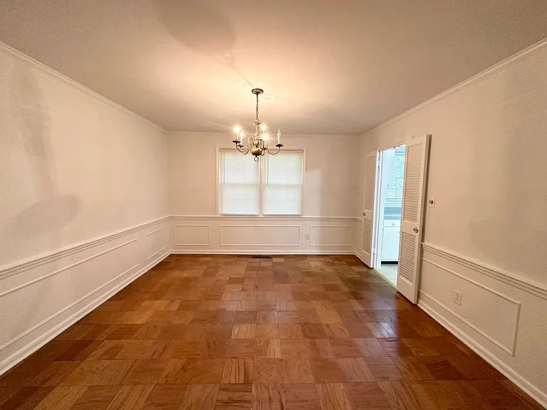 Melrose Apartments — Photo 18