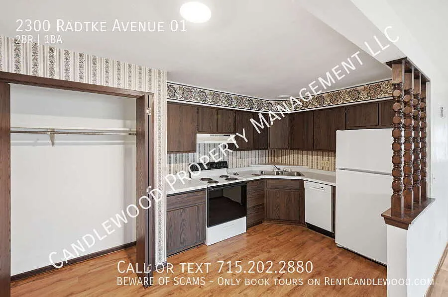 2 Bedroom / 1 BathLower Available NOW! — Photo 4