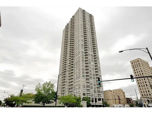 2020 N Lincoln Park W #W-w3 photo 1