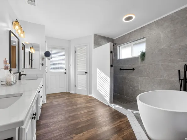 6003 Brook Falls, Windcrest, TX 78239