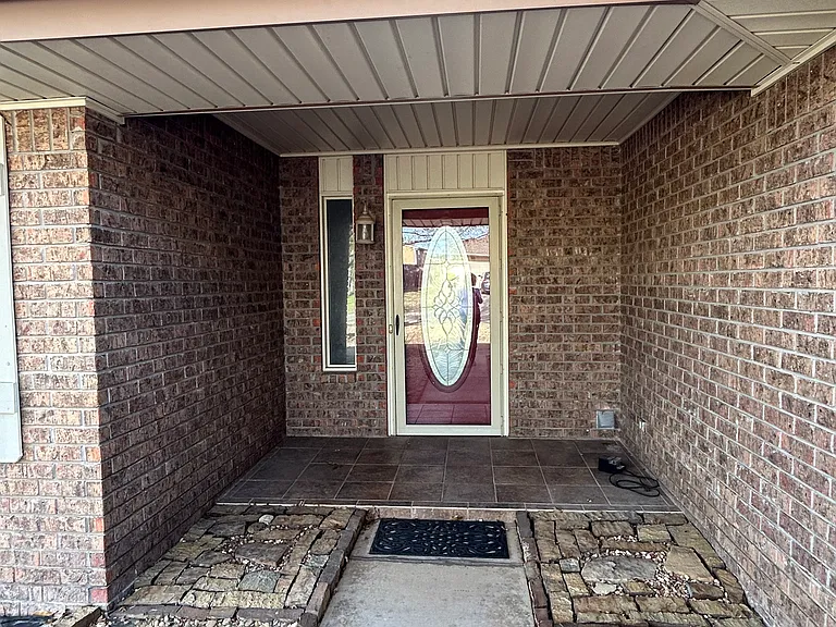 1311 Willow Brook St — Photo 2