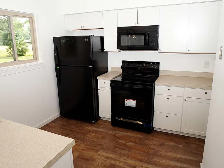 142 Quarterdeck — Photo 9