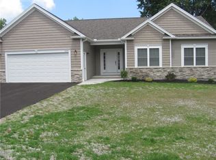 1620 Maiden Ln, Rochester, NY 14626