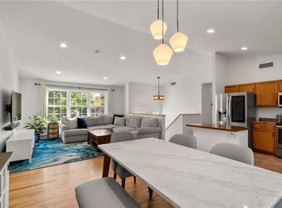 5 Meadow Ct, Smithfield, RI 02917