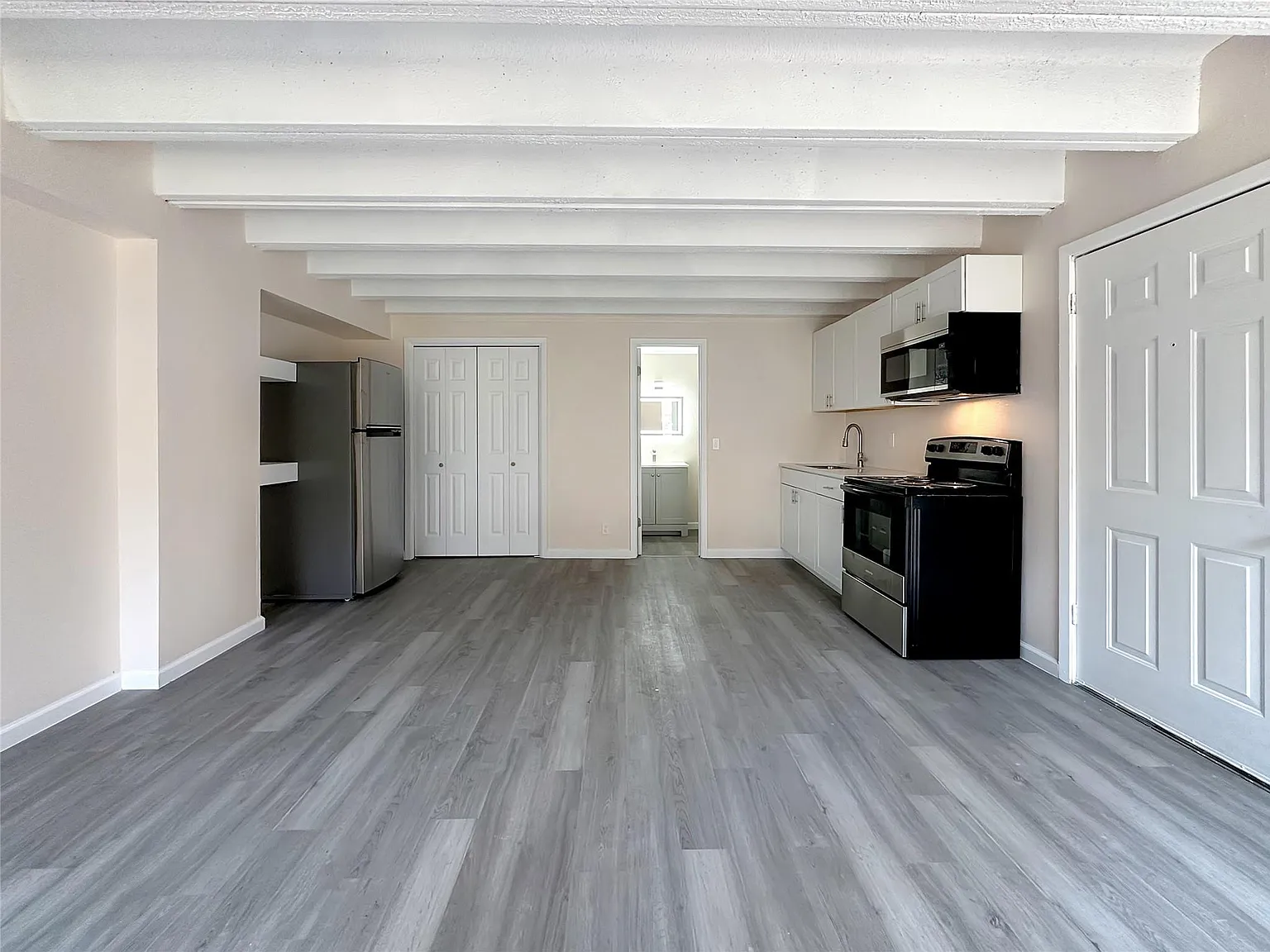 1 bed, 1.0 bath, 416 sqft, $950 — Photo 3
