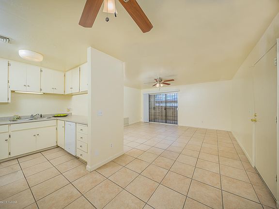 4th image of 804 S Langley Ave