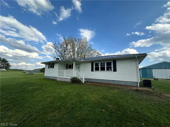 14401 Delaware Rd SW, Newcomerstown, OH 43832