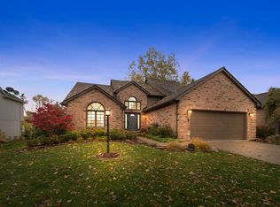 1698 Farnborough Dr E, Rochester, MI 48307