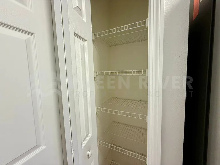 204 Augusta Cir — Photo 13