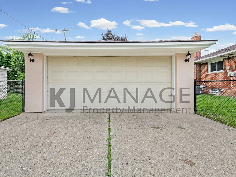 8417 Colonial Ln — Photo 25