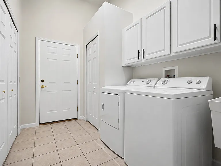 1379 E Main St — Photo 11
