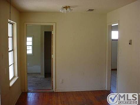 3rd image of 620 Jardin Dr