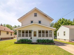 1301 E Oak Park Ave, Des Moines, IA 50316