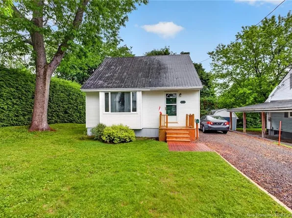 623 Reid St, Fredericton, NB E3B 3V6