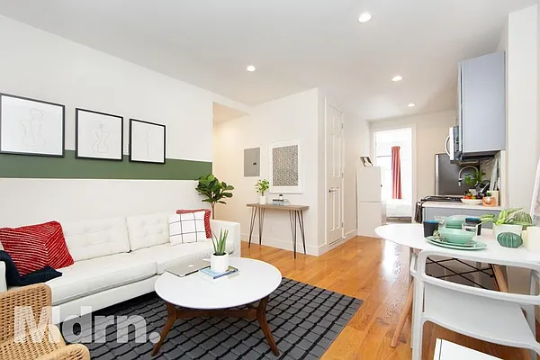 Rented by Mdrn Residential | media 2