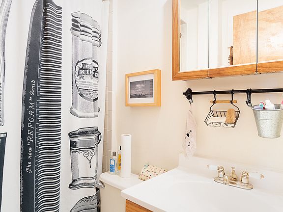 4th image of 234 Sackett St APT 3R