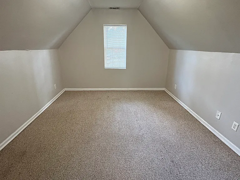 1240 Hampton Ave — Photo 15