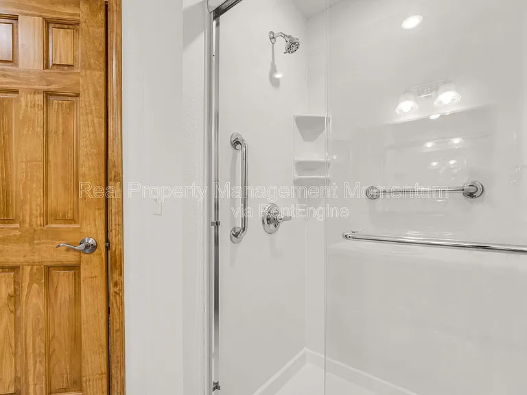 1868 S White Oak Ave — Photo 22