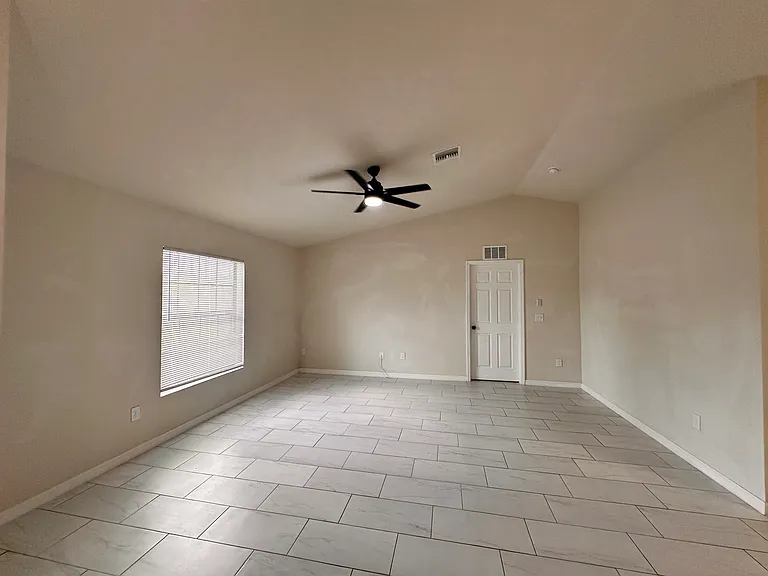 913 NE 13th Ave — Photo 11
