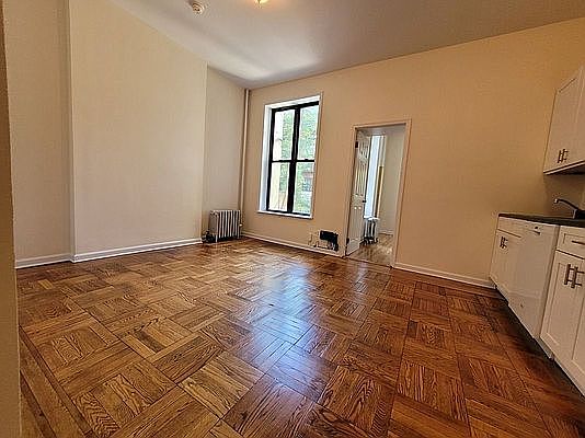 3rd image of 304 Quincy St APT 1C