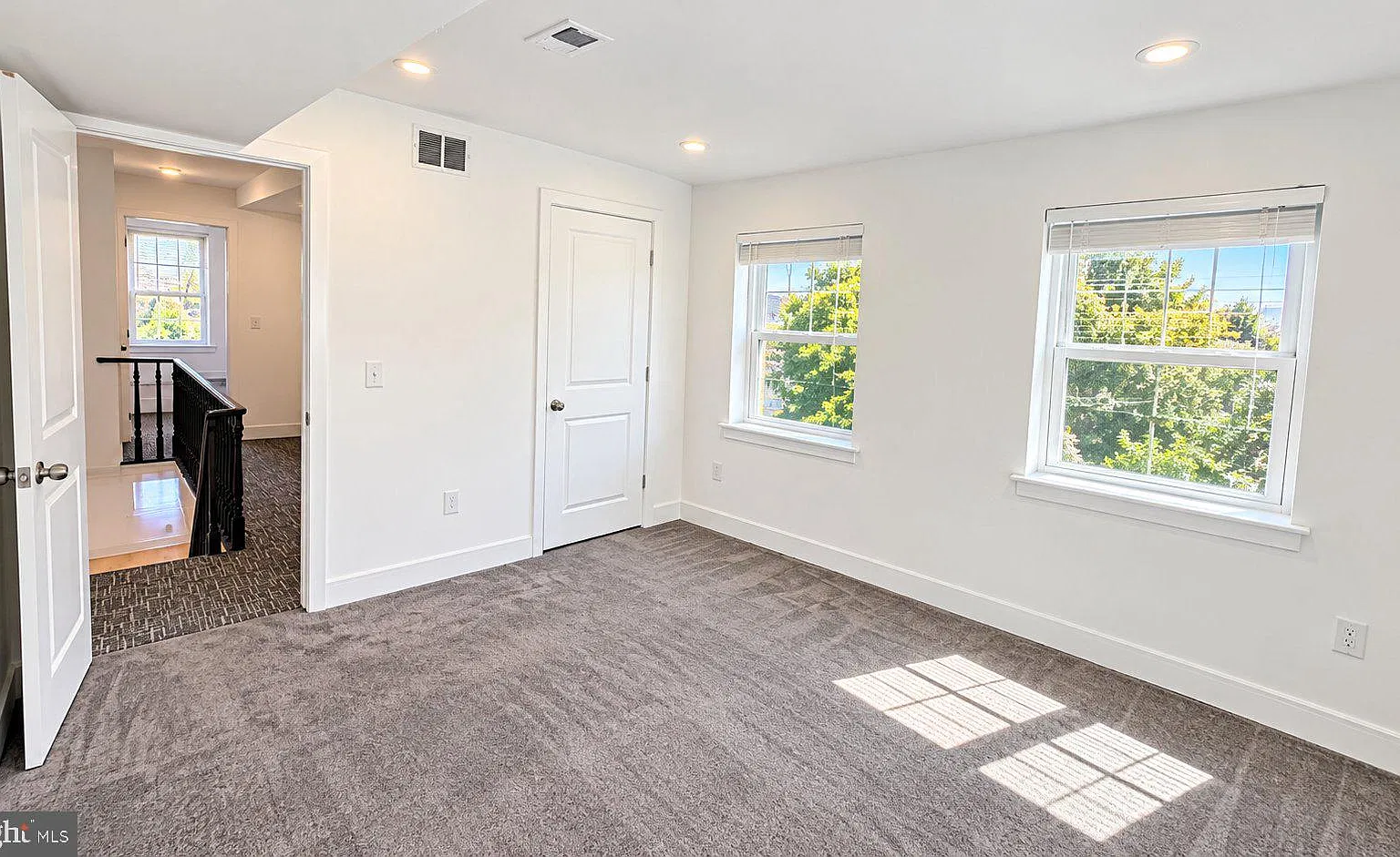 3 bed, 2.0 bath, 2268 sqft, $2,300 — Photo 4