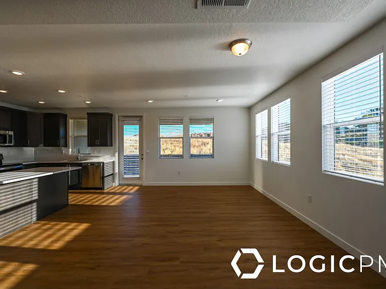 754 W Blue Magic Ln #201 — Photo 21