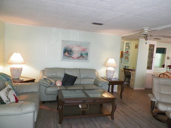 2nd image of 314 Country Club Cir W
