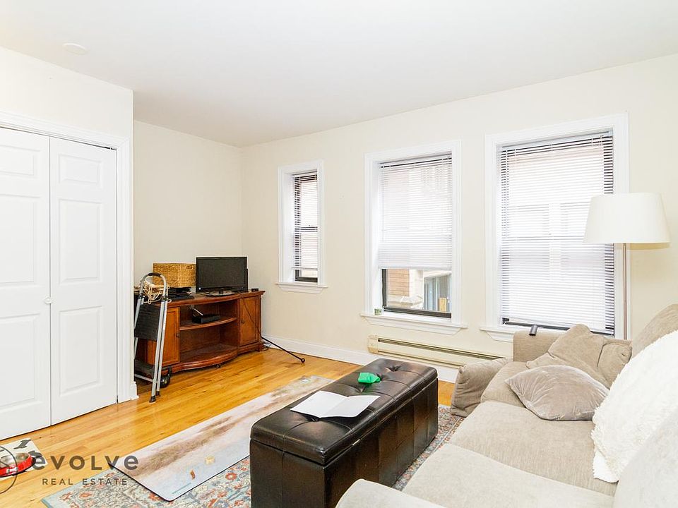 1st image of 815 W Cornelia Ave #817A108
