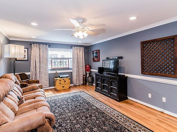 3rd image of 3416 Grove Ave #U21