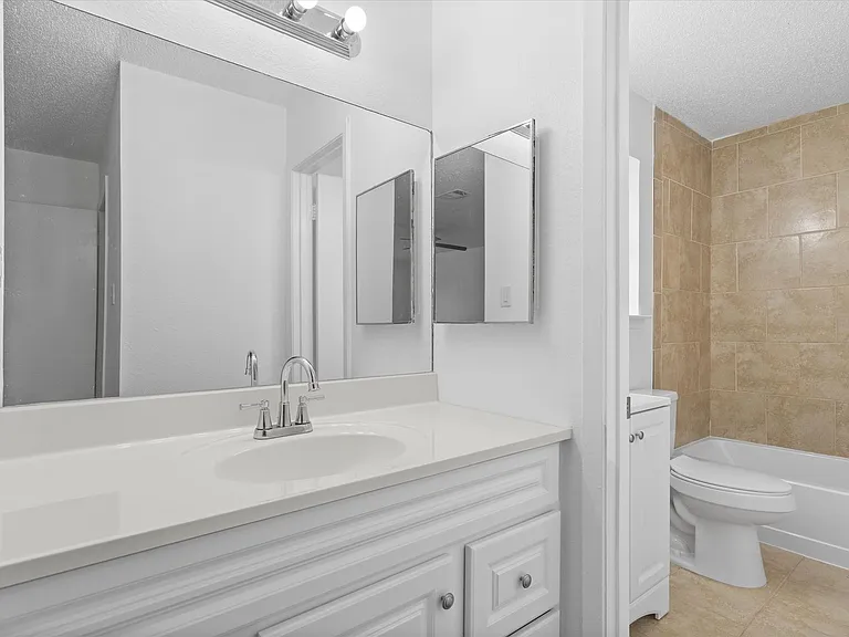1015 E Yager Ln #79 — Photo 17