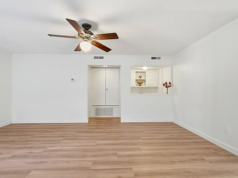 10432 Larwin Ave — Photo 8