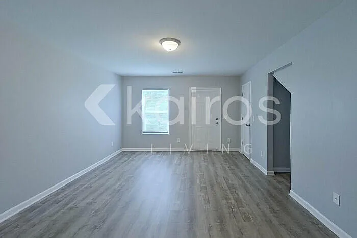 3 bed, 3.5 bath, 1901 sqft, $1,975 — Photo 2