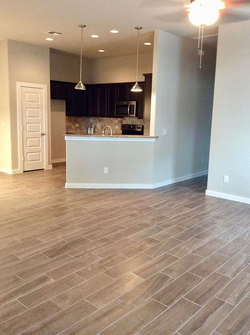 Luxury Townhome Located In Pecan Park, Bastrop, Texas! — Photo 3