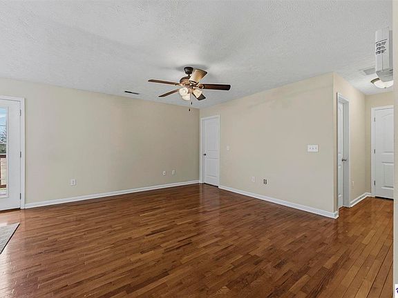 5th image of 15 Goldenrod Dr