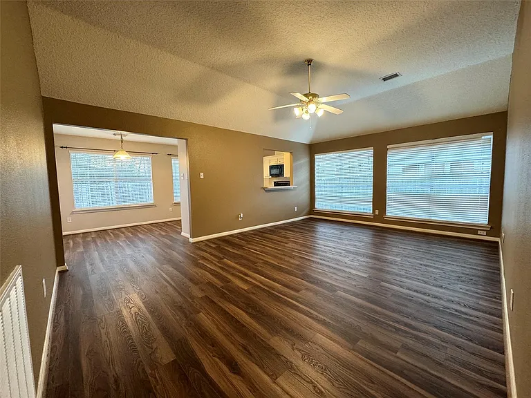 4006 Hunnington Dr — Photo 5
