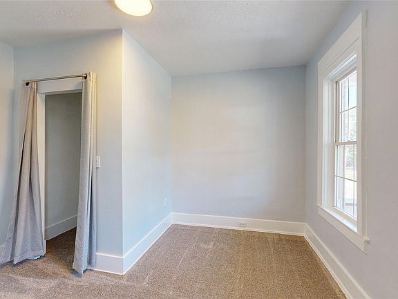 5th image of 213 Hillcrest Ave