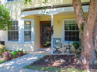 13 Fryer Ct, Hightstown, NJ 08520