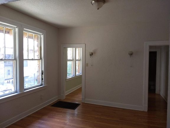 4th image of 785 E Parkway S