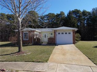 17 Tudor Ct, Brick, NJ 08723