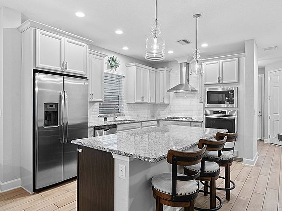 5th image of 454 Vista Lake Cir