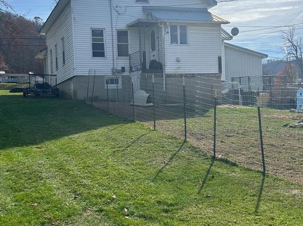 2042 Front St, Bayard, WV 26707