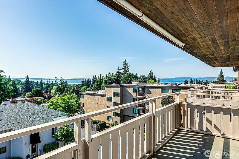 3rd image of 1110 5th Avenue S #402