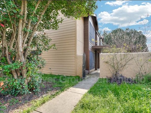 3rd image of 10615 Starcrest Dr