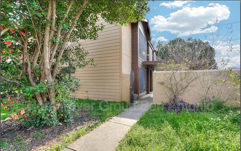 1st image of 10609 Starcrest Dr