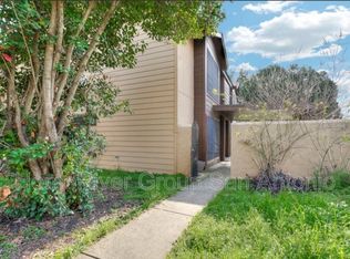 10609 Starcrest Dr, San Antonio, TX 78217