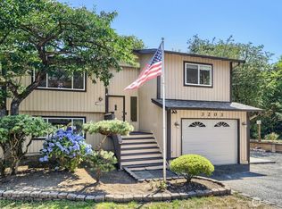3203 NE 195th St, Seattle, WA 98155