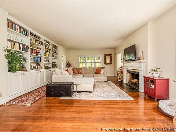 4th image of 211 Woodside Ave