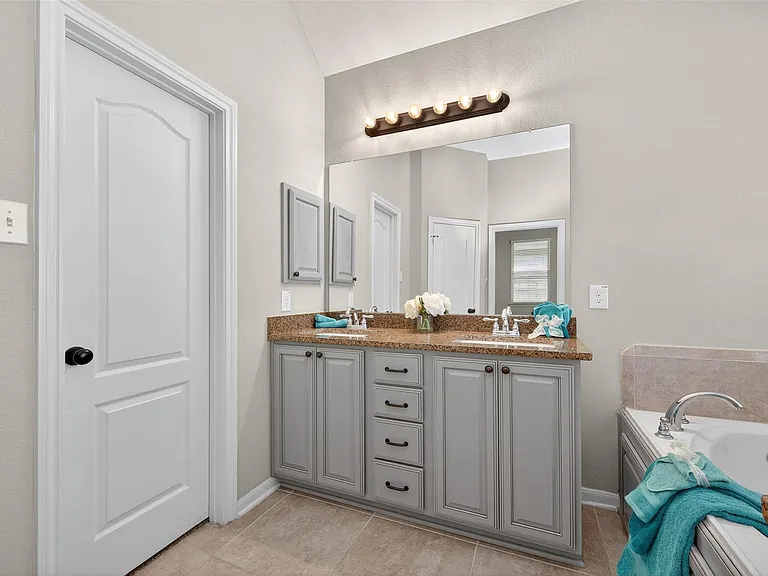 146 Kinnerly Peak Pl — Photo 24