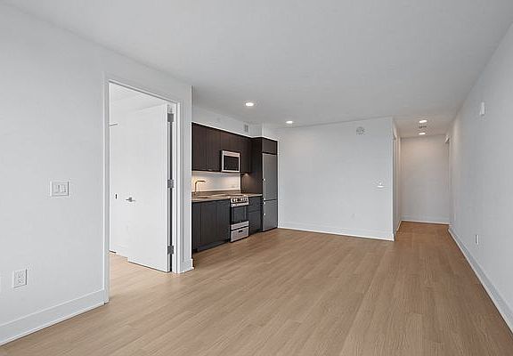 5th image of 662 Pacific St #17N