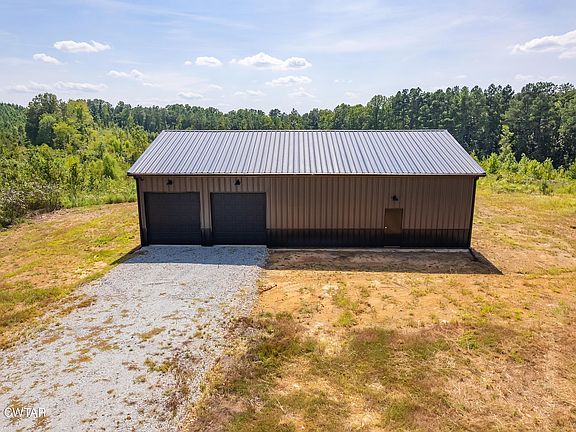2nd image of 520 Tucker Rd